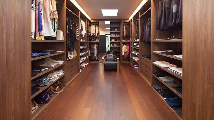 Création de dressings et rangements fonctionnels et esthétiques.